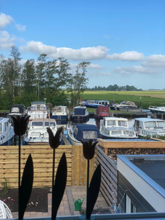 Huis Bij Het Water Met Sloepje Jutrijp Exterior photo